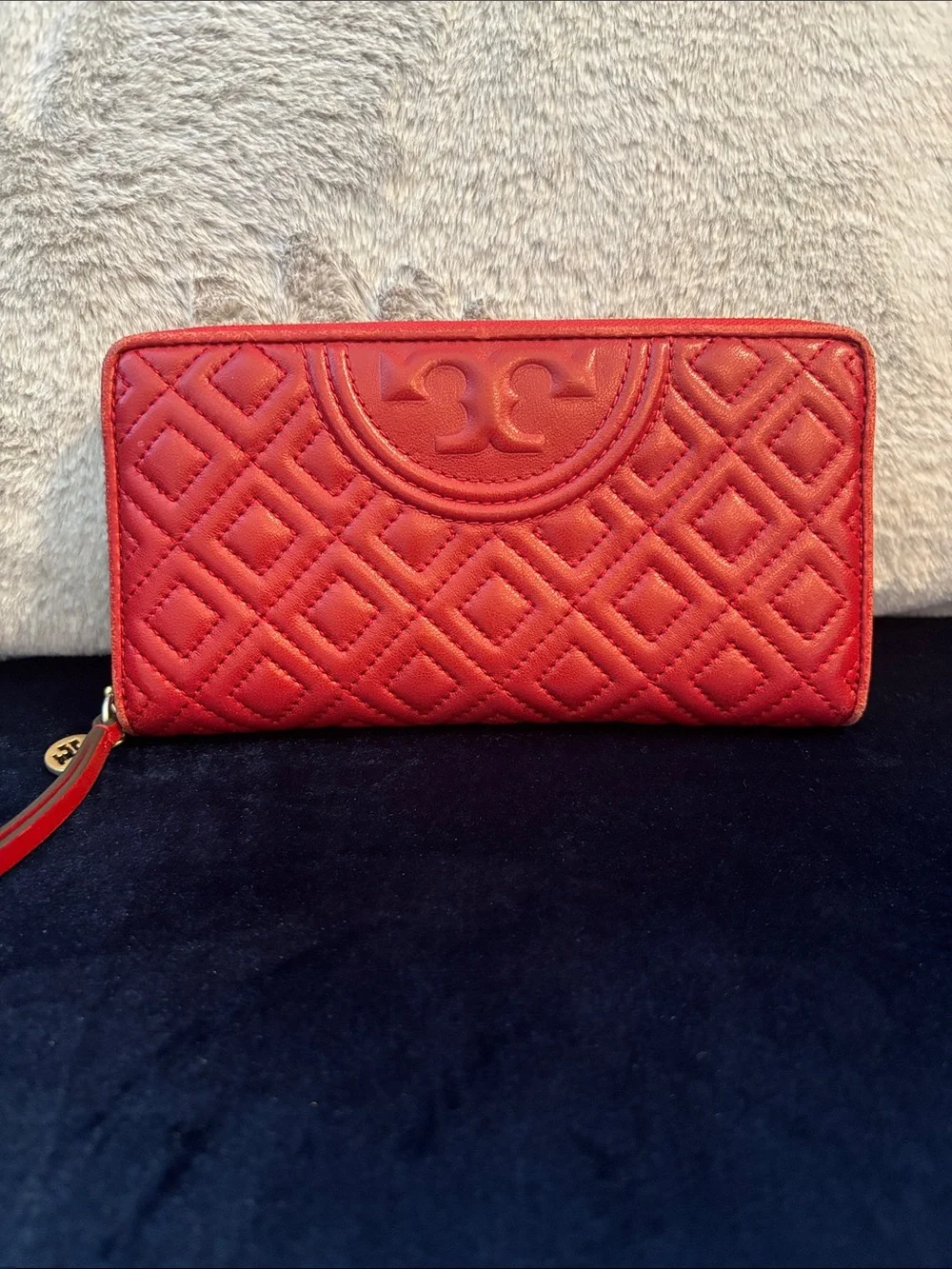 Tory Burch Quilted Red Zip-Around Leather Wallet with Logo - Picture 1 of 6